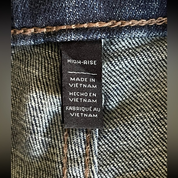 WHBM The Everyday Soft Straight Crop with Studded Pockets EUC Size 4 - Picture 6 of 7